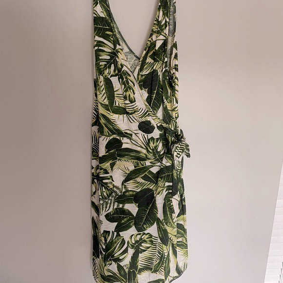 H&M Dresses & Skirts - H&M leaf dress